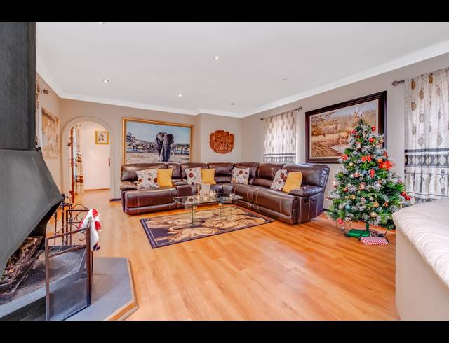 9 BEDROOM FREESTANDING FOR SALE IN BRYANSTON